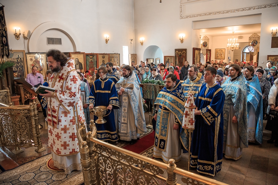 литургия якутия 390. юбилейная медаль якутской епархии. якутская епархия фотогалерея. протоиерей владимир колесников. сайт якутской епархии.